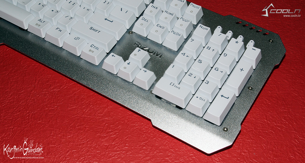 리줌 기계식키보드 RIZUM G-FACTOR Z50 RAINBOW Aluminum 사용기 -32.jpg